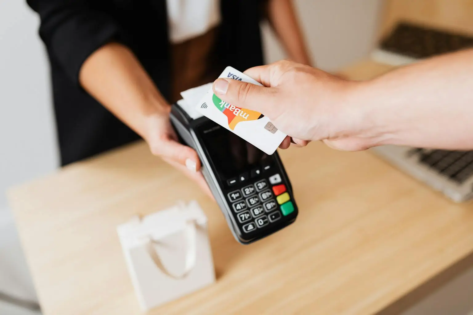 Why Credit Card APRs Might Finally Drop in U.S. 2025 What Experts Are Watching