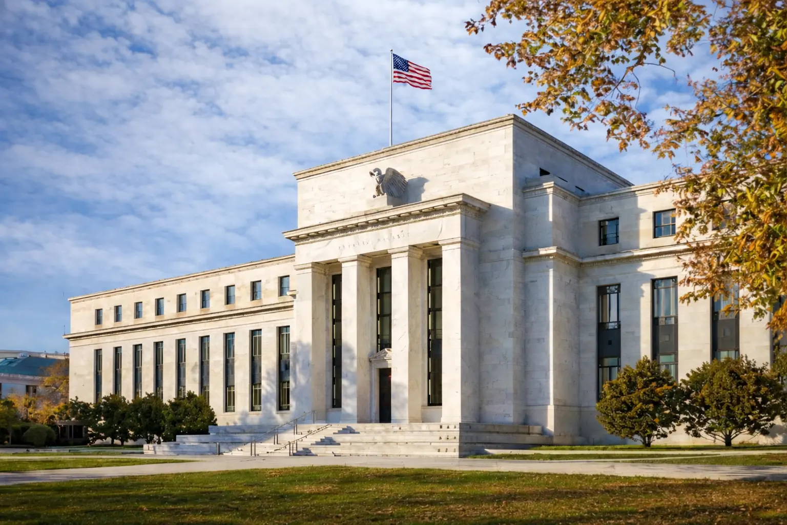 Federal Reserve building in Washington, D.C., illustrating how Federal Reserve settlement windows influence weekly U.S. liquidity movements
