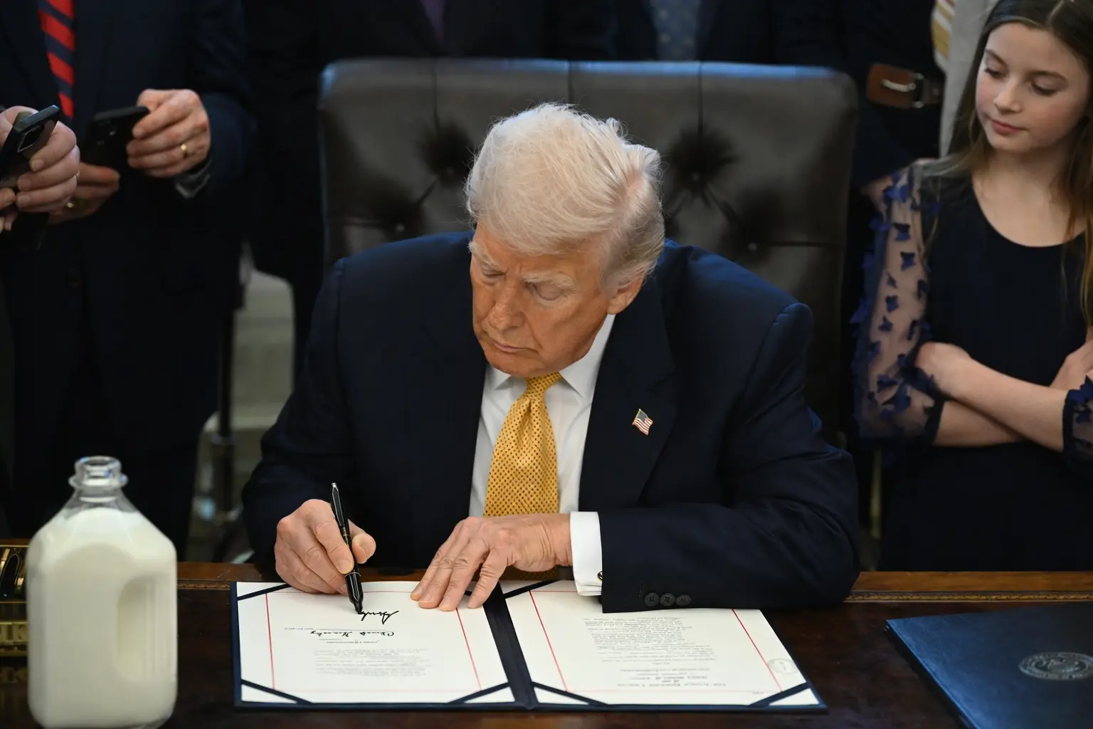 U.S. president signing an official order confirming a federal deposit program