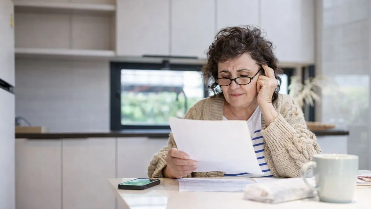 IRS deposit March 23 not showing in bank account Sunday morning March 22 2026 as American checks zero balance on smartphone waiting for tax refund to post through FedACH weekend pipeline