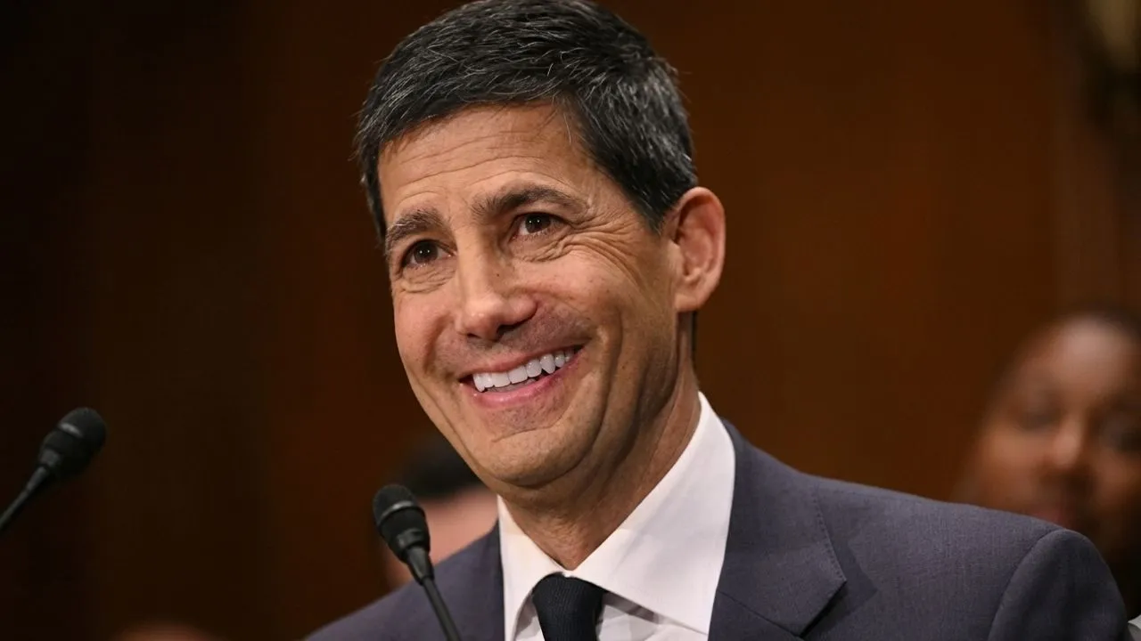 Federal Reserve institutional interior representing Kevin Warsh monetary policy and treasury yield changes.