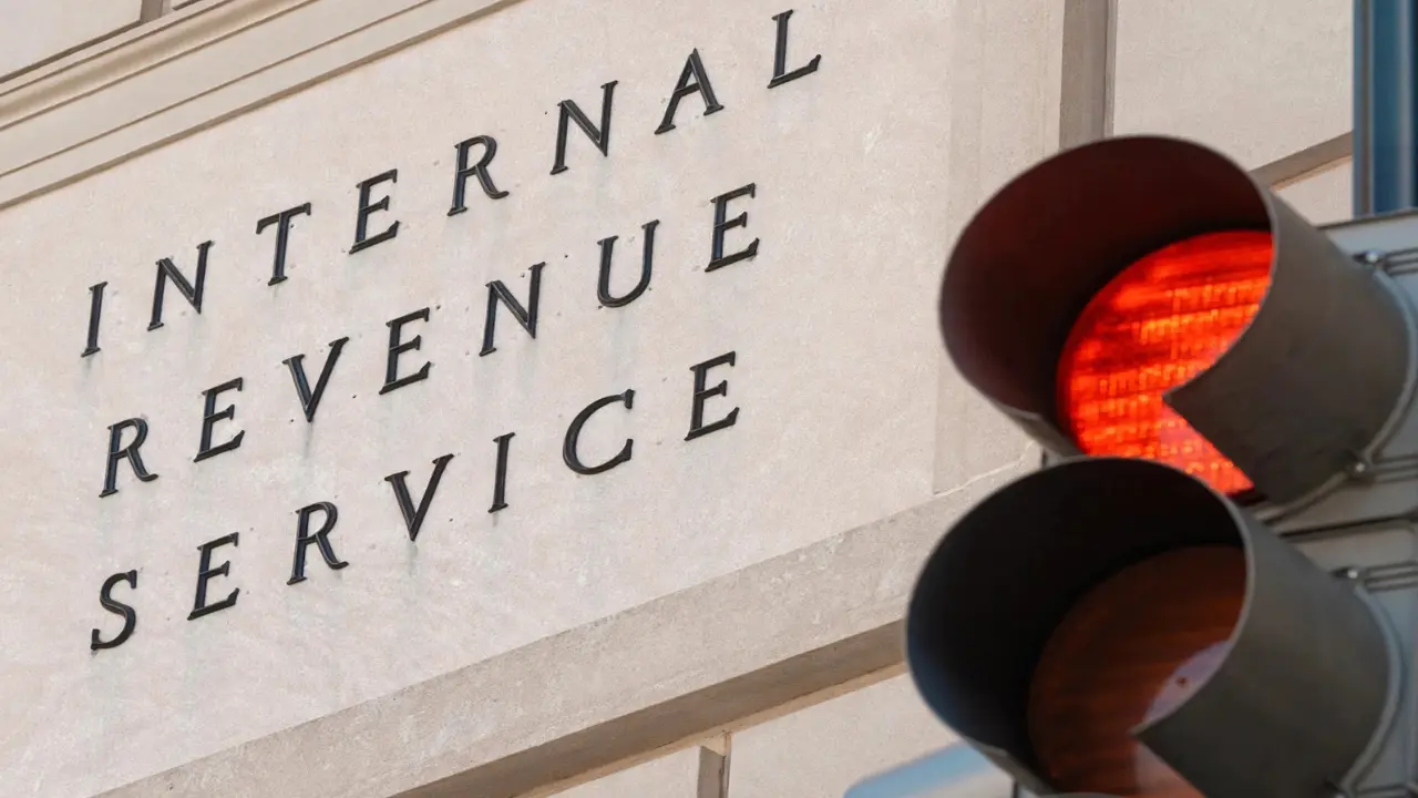 Federal government building representing the IRS October 15 extended tax filing deadline.