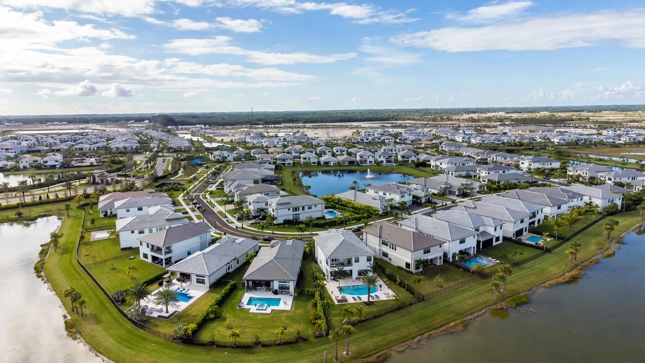 Aerial view of a large U.S. residential housing development with newly built single-family homes